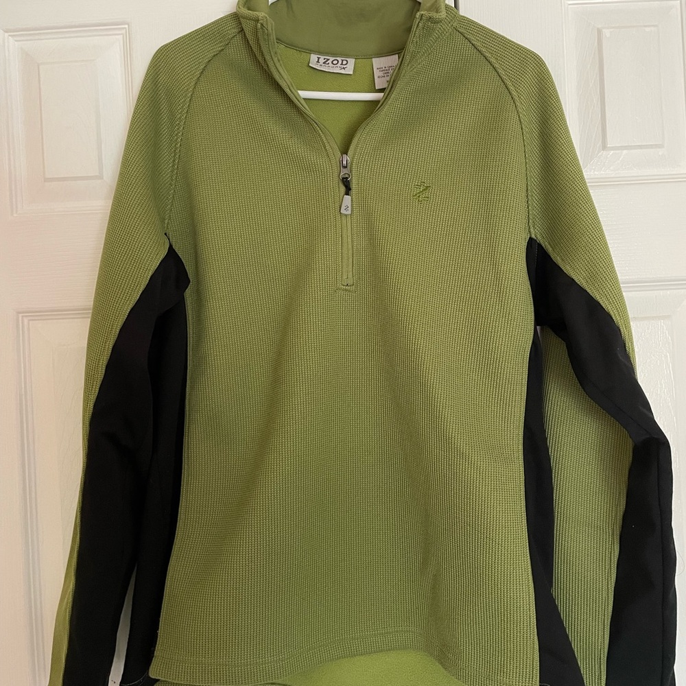 Men’s green sweatshirt